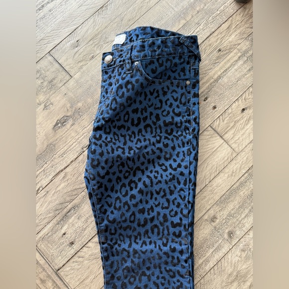 Free People Velvet Flocked Leopard Skinny Jeans, size 28. - Picture 6 of 10